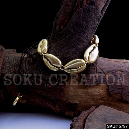 Multi Shell Bracelet in Gold Plated SKU5797