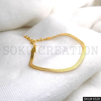 A Simple Good Looking Bracelet in Gold Plated SKU6528