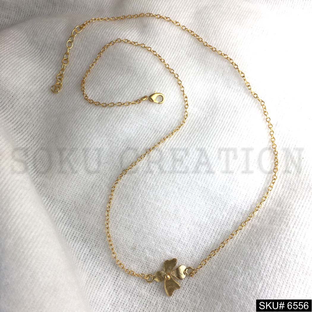 Gold plated Plain Unique Flower Charm necklace SKU6556