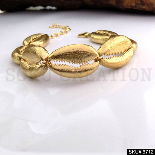 Multi Shell Bracelet in Gold plated  SKU6712