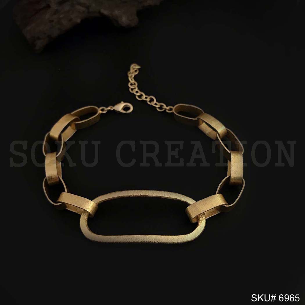 Statement Design of Bracelet in Gold Plated SKU6965