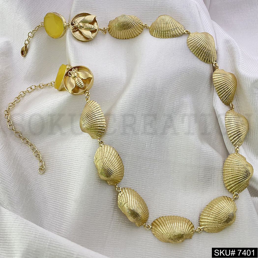 Gold plated shell Necklace SKU7401