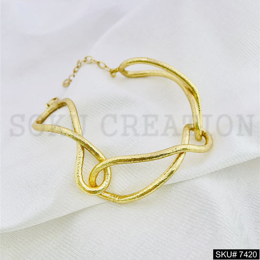 Crooked Shape Bracelet in Gold Plated SKU7420