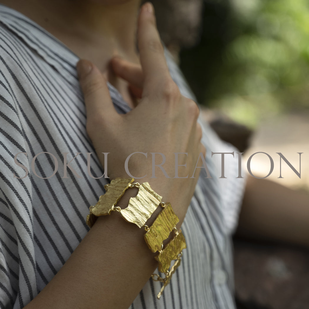 Texture Design of Earring and Bracelet with Gemstone Ring