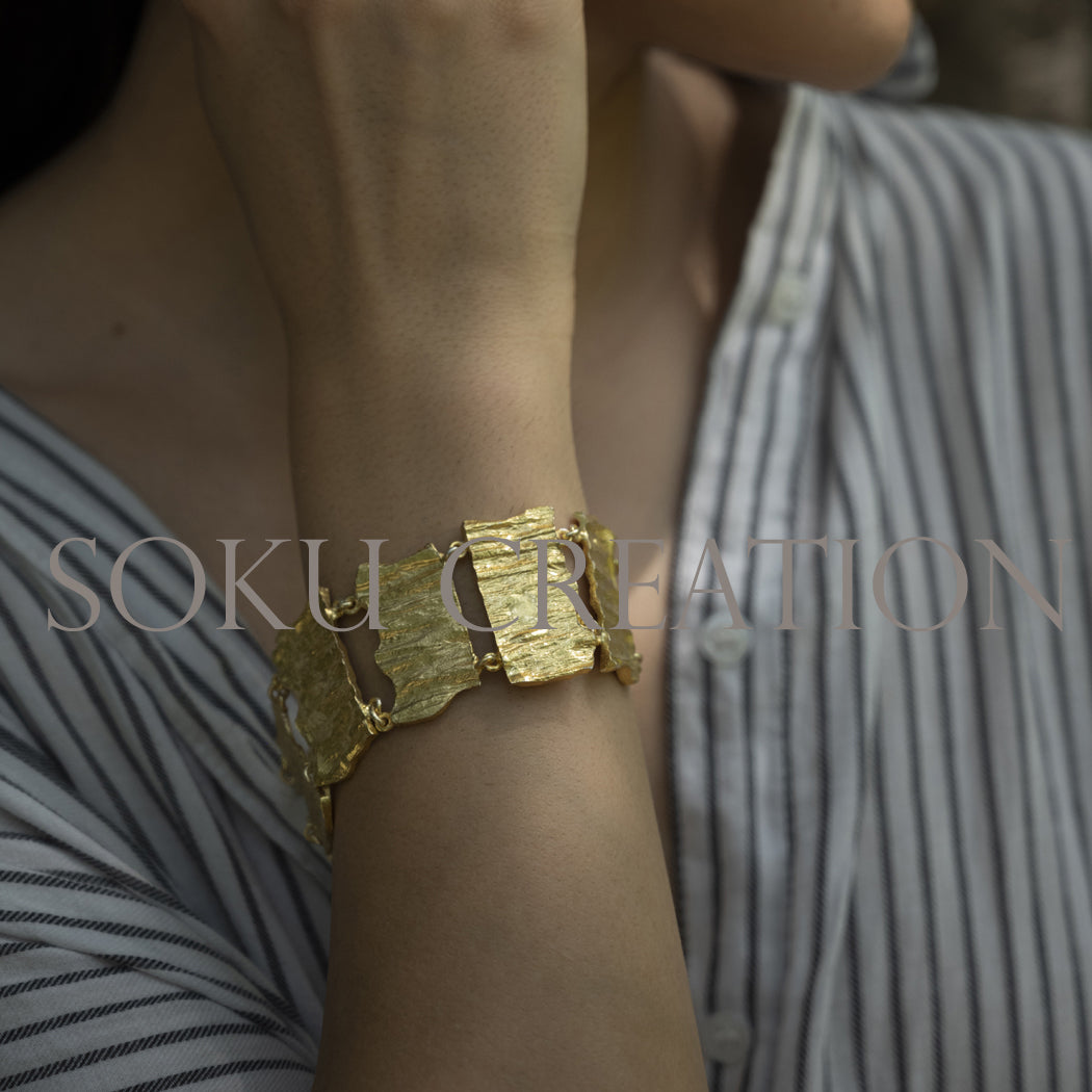 Texture Design of Earring and Bracelet with Gemstone Ring