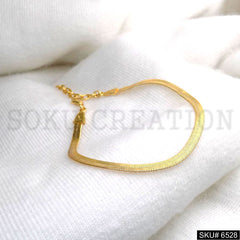 A Simple Good Looking Bracelet in Gold Plated SKU6528