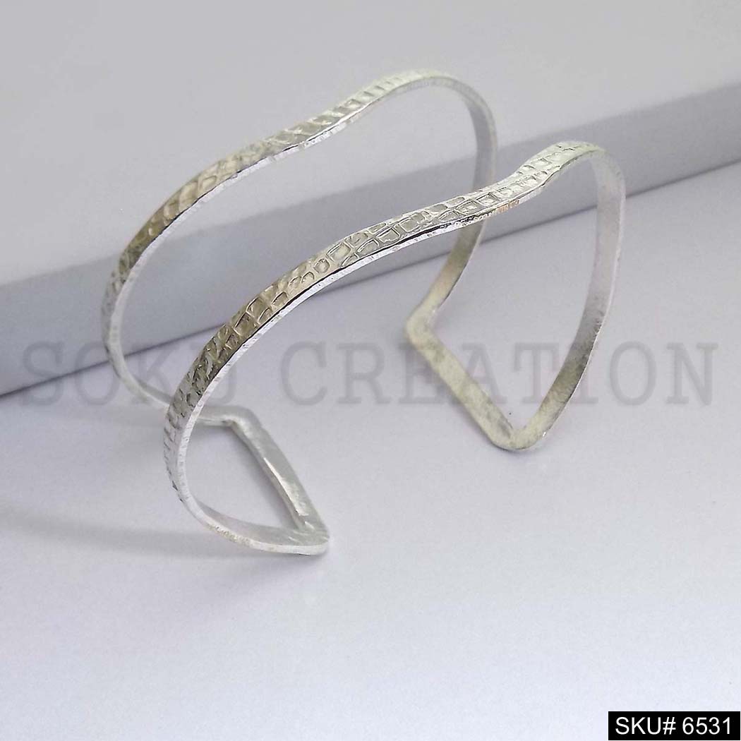 Silver & Metal Plated Delicate Statement Design of Unique Cuff SKU6531