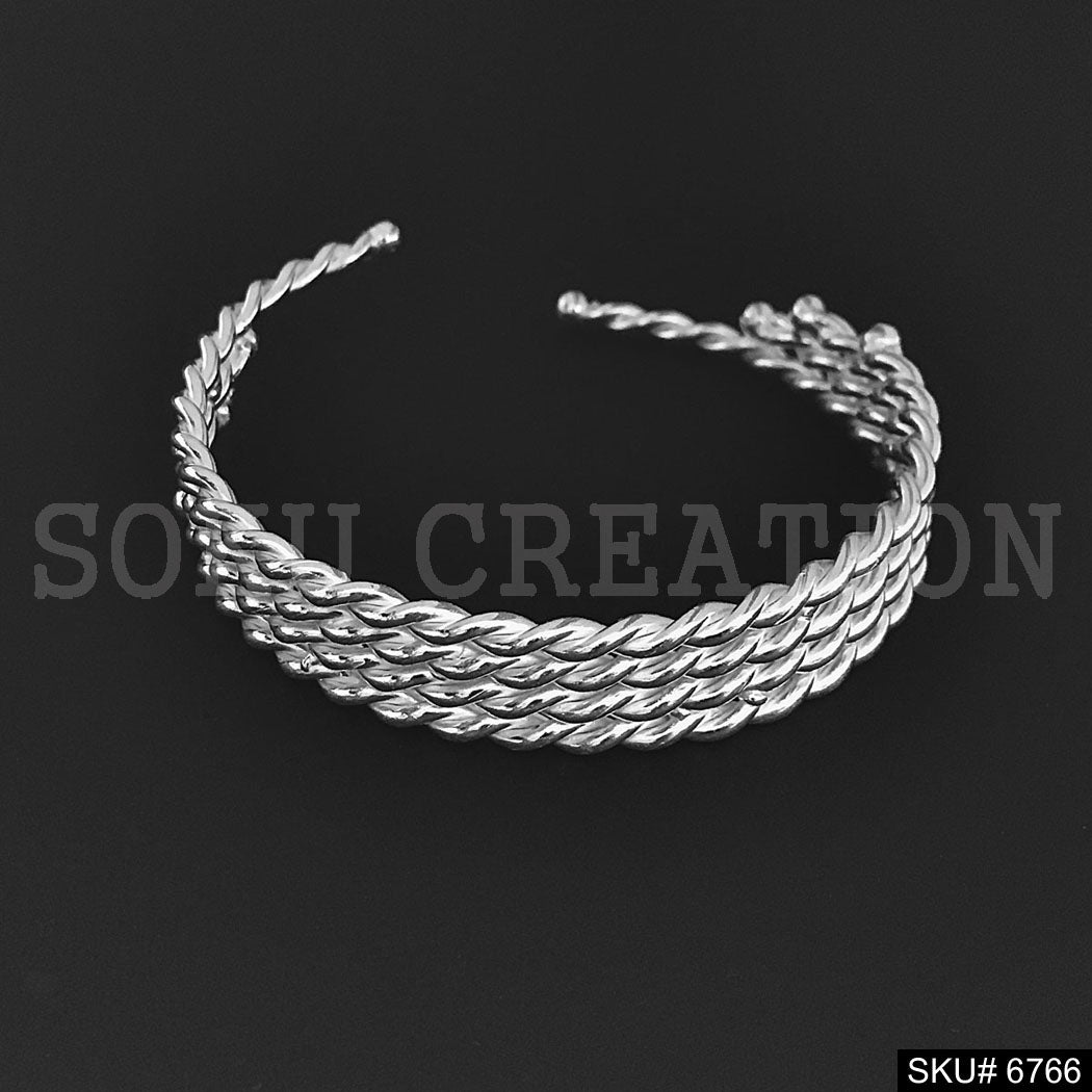 Gold Plated Twisted Wire Round Shape Design of Unique Cuff SKU6766