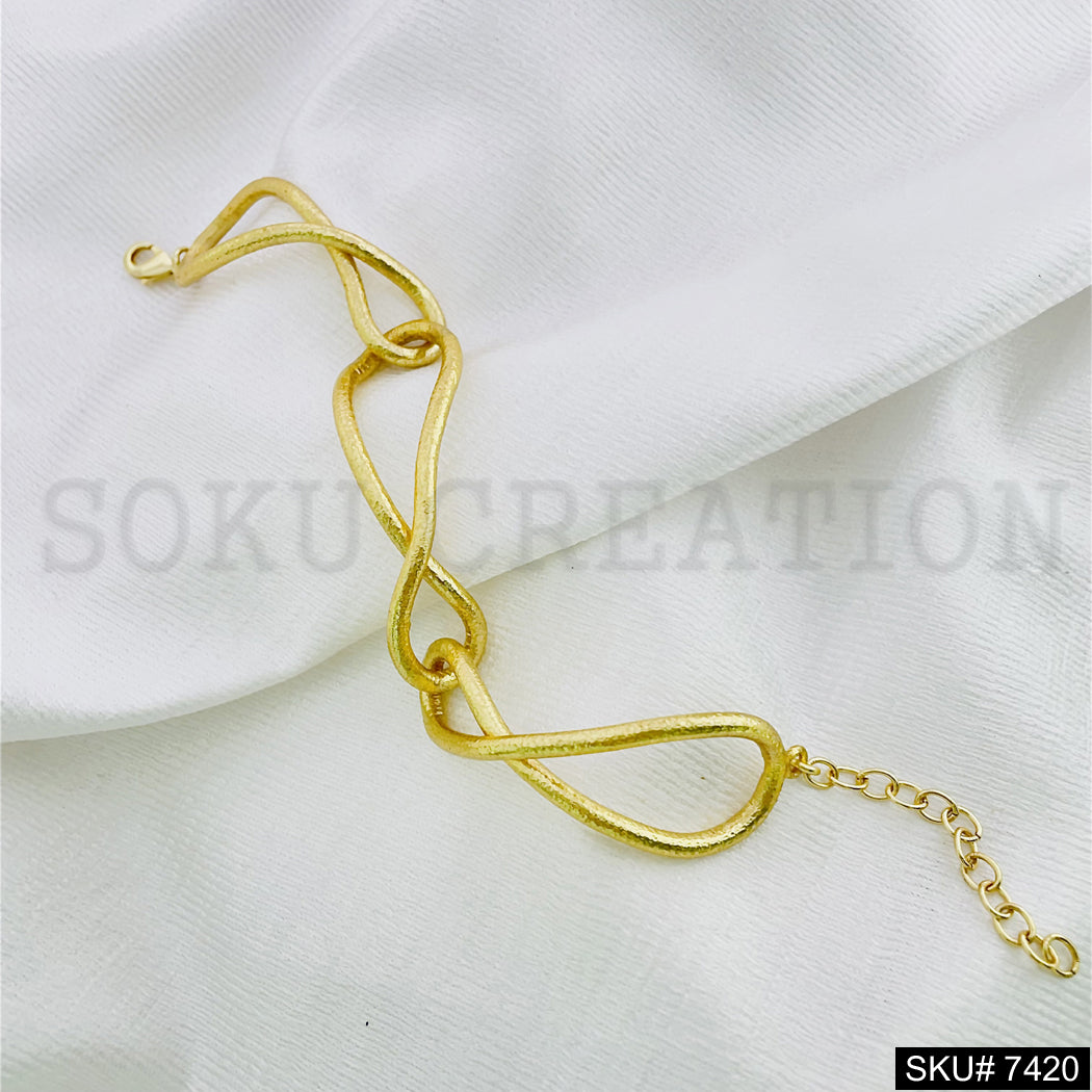 Crooked Shape Bracelet in Gold Plated SKU7420